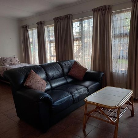 White Rose Guest House Vanderbijlpark Chambre photo