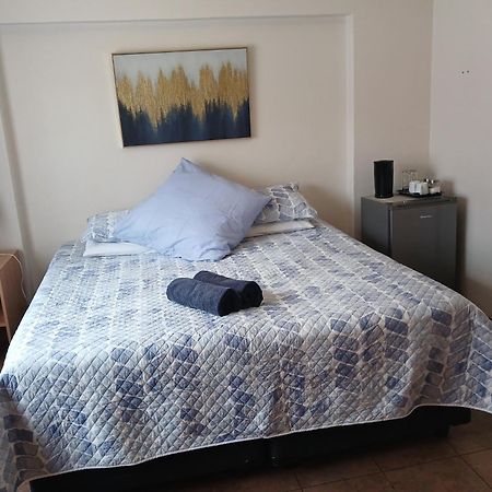 White Rose Guest House Vanderbijlpark Extérieur photo