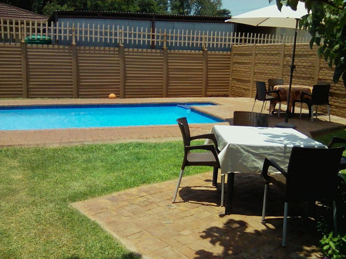 White Rose Guest House Vanderbijlpark Extérieur photo