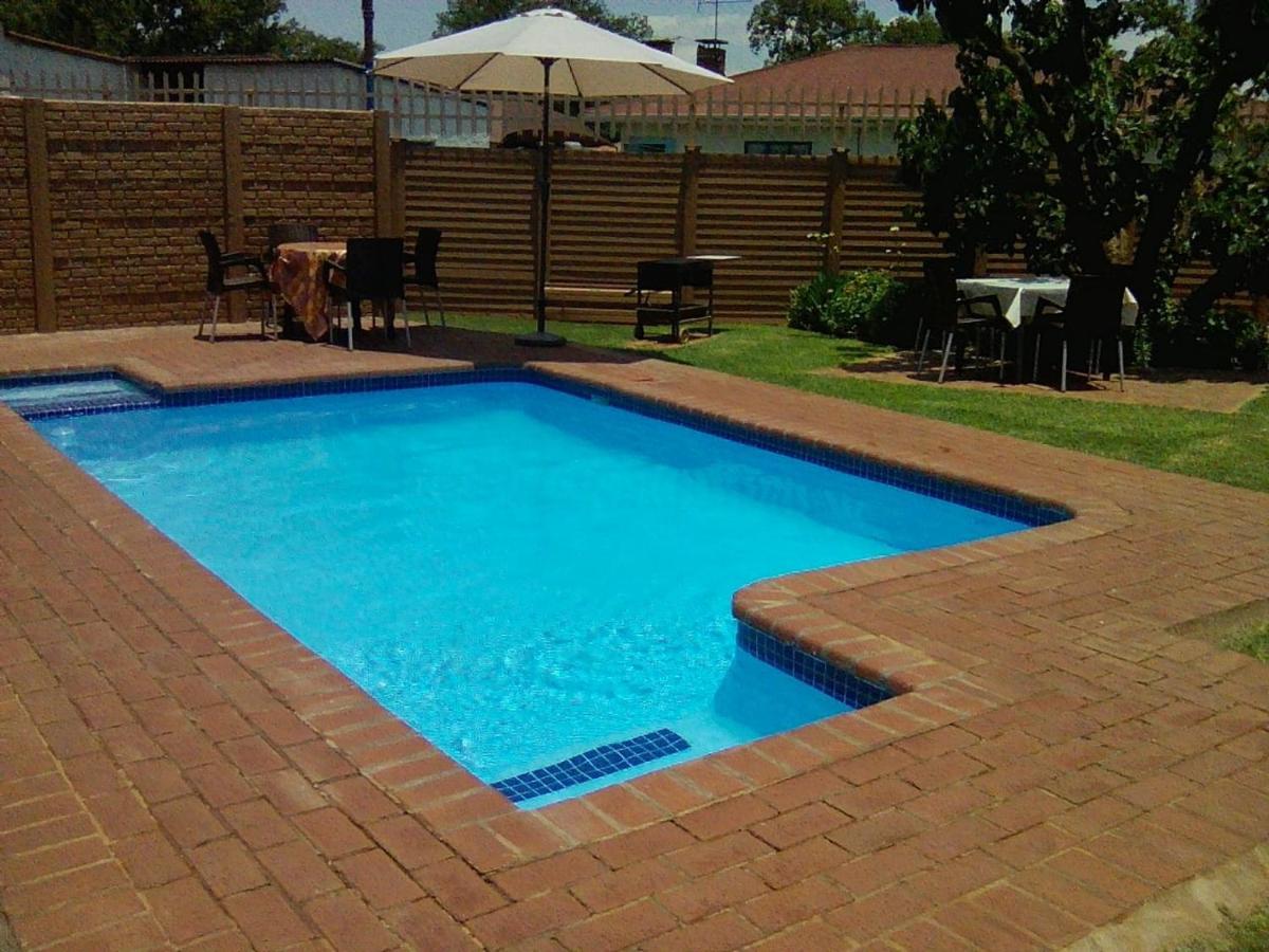 White Rose Guest House Vanderbijlpark Extérieur photo