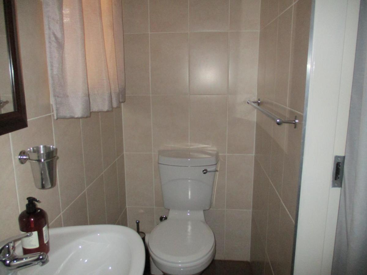 White Rose Guest House Vanderbijlpark Extérieur photo