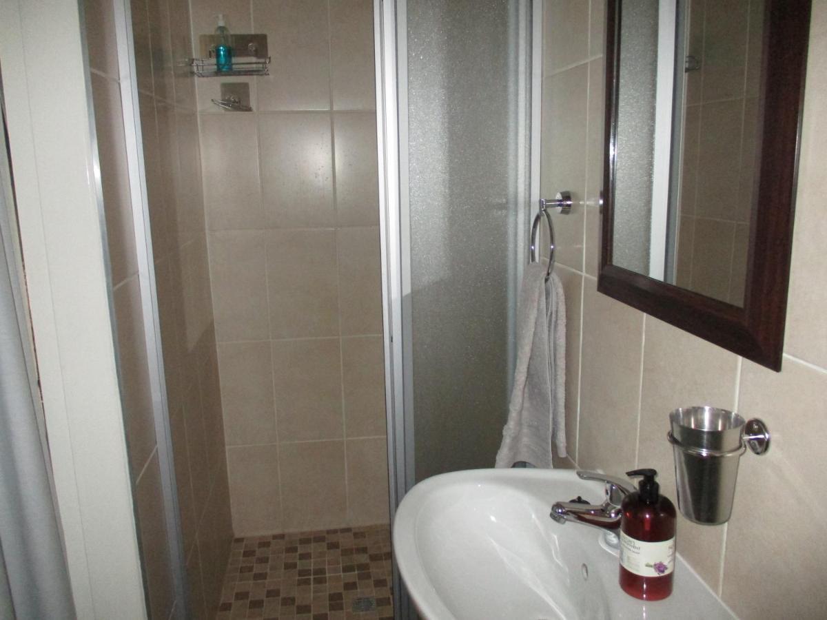 White Rose Guest House Vanderbijlpark Extérieur photo