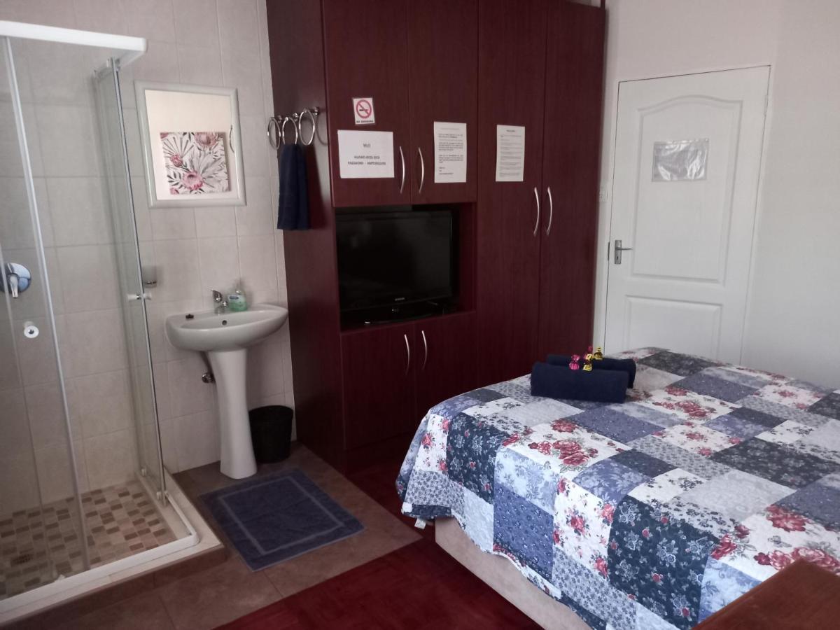 White Rose Guest House Vanderbijlpark Extérieur photo