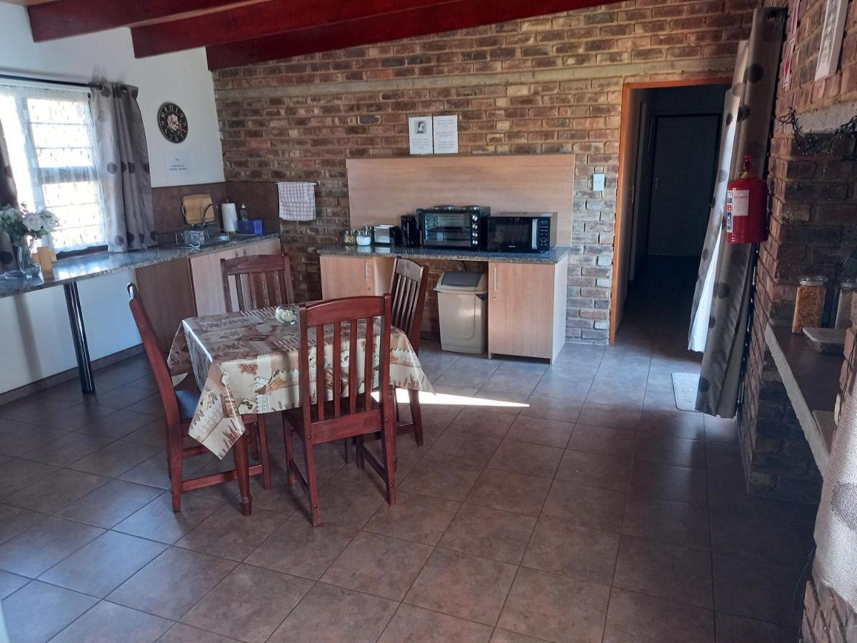 White Rose Guest House Vanderbijlpark Extérieur photo
