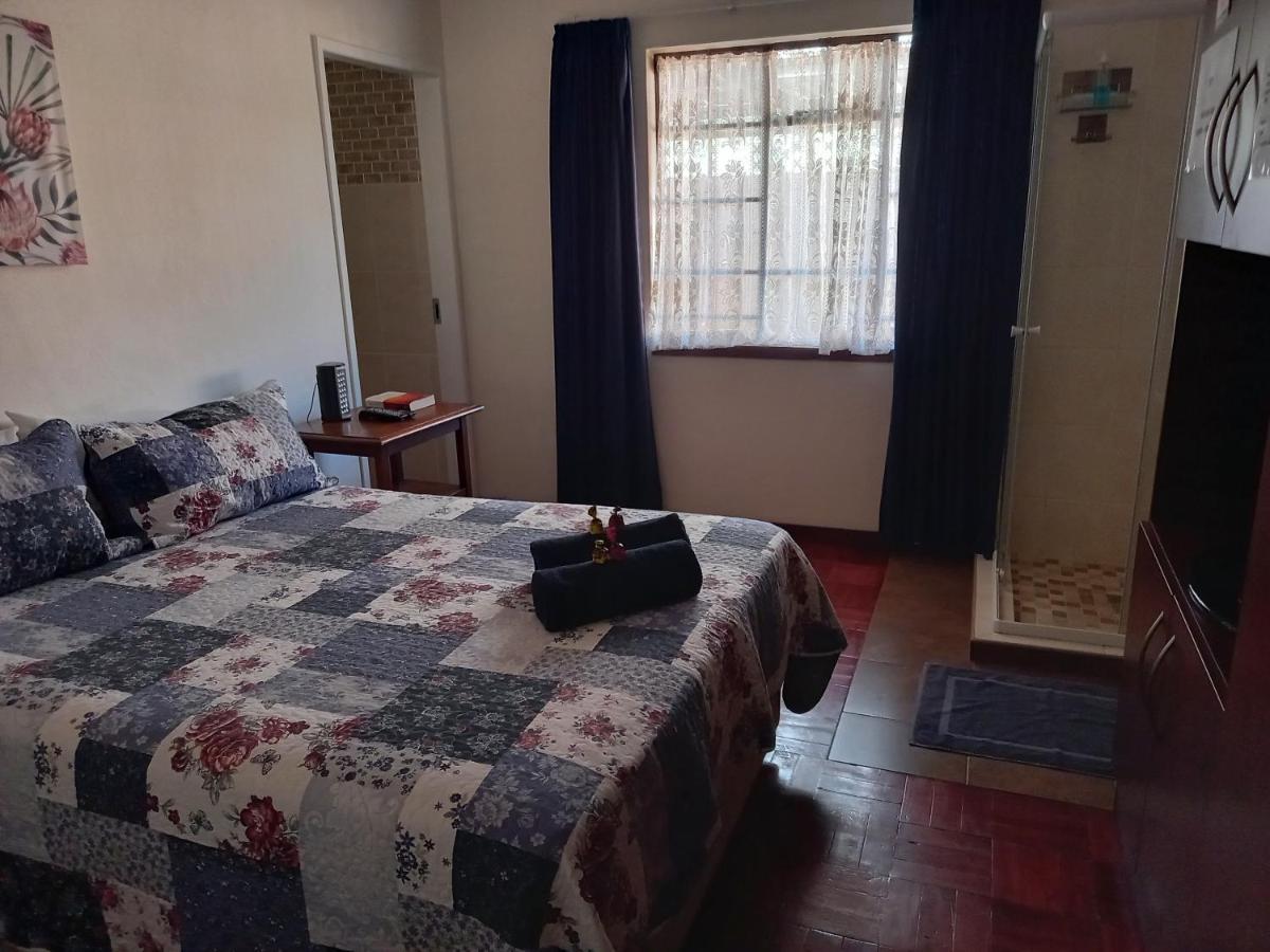 White Rose Guest House Vanderbijlpark Extérieur photo