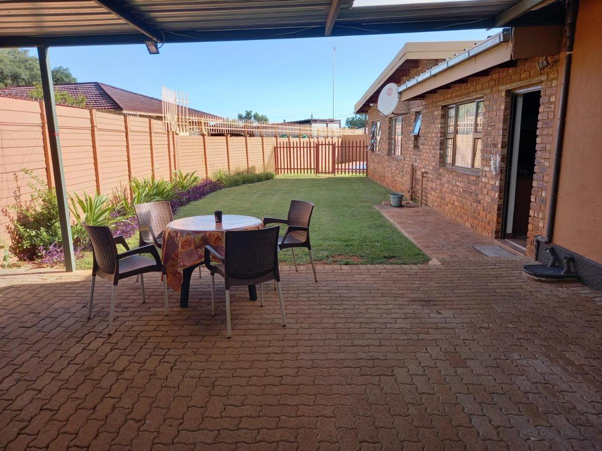 White Rose Guest House Vanderbijlpark Extérieur photo