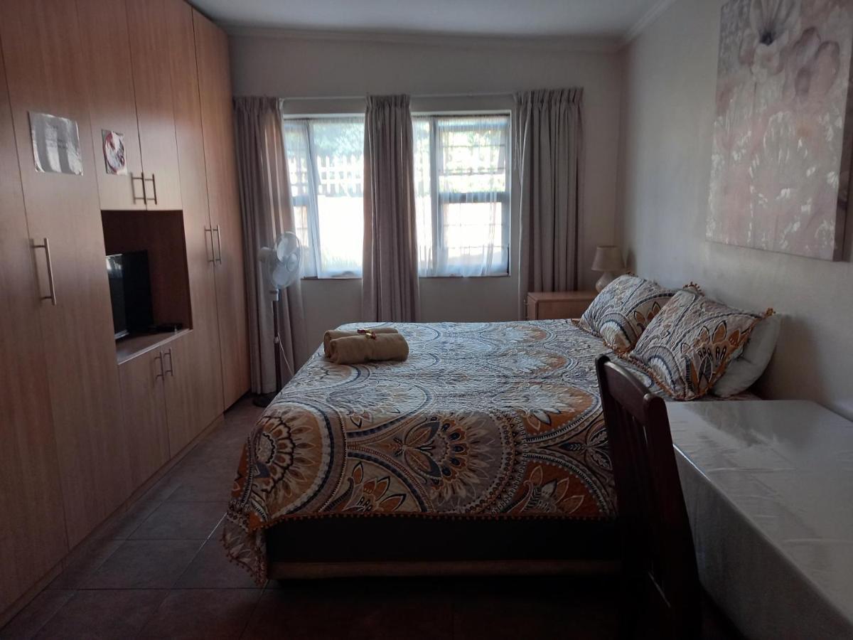 White Rose Guest House Vanderbijlpark Extérieur photo