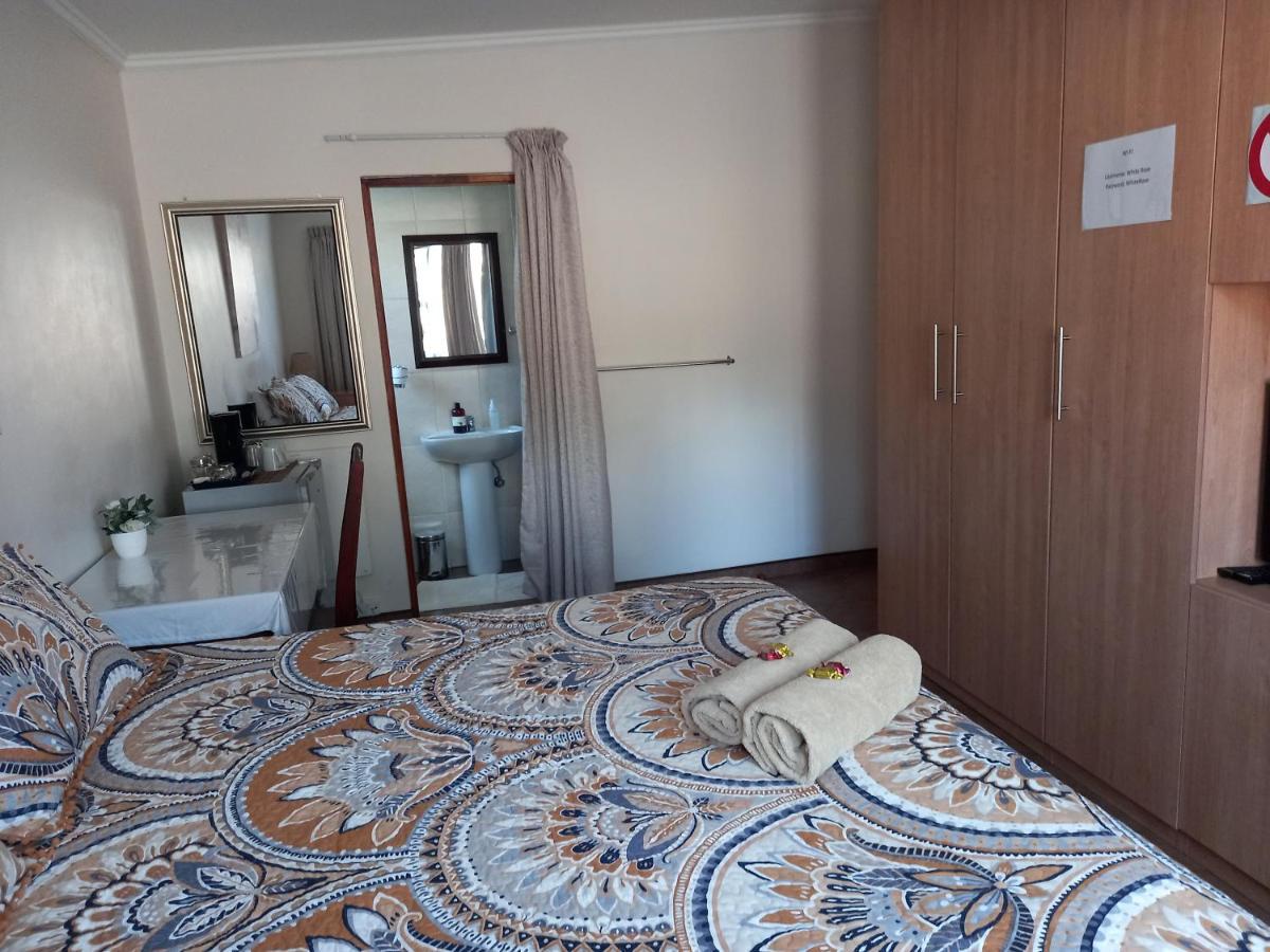 White Rose Guest House Vanderbijlpark Extérieur photo