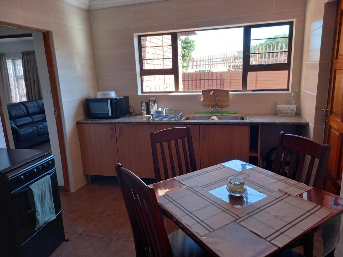White Rose Guest House Vanderbijlpark Chambre photo