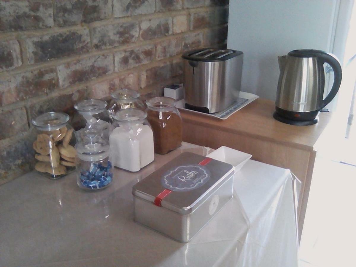 White Rose Guest House Vanderbijlpark Extérieur photo