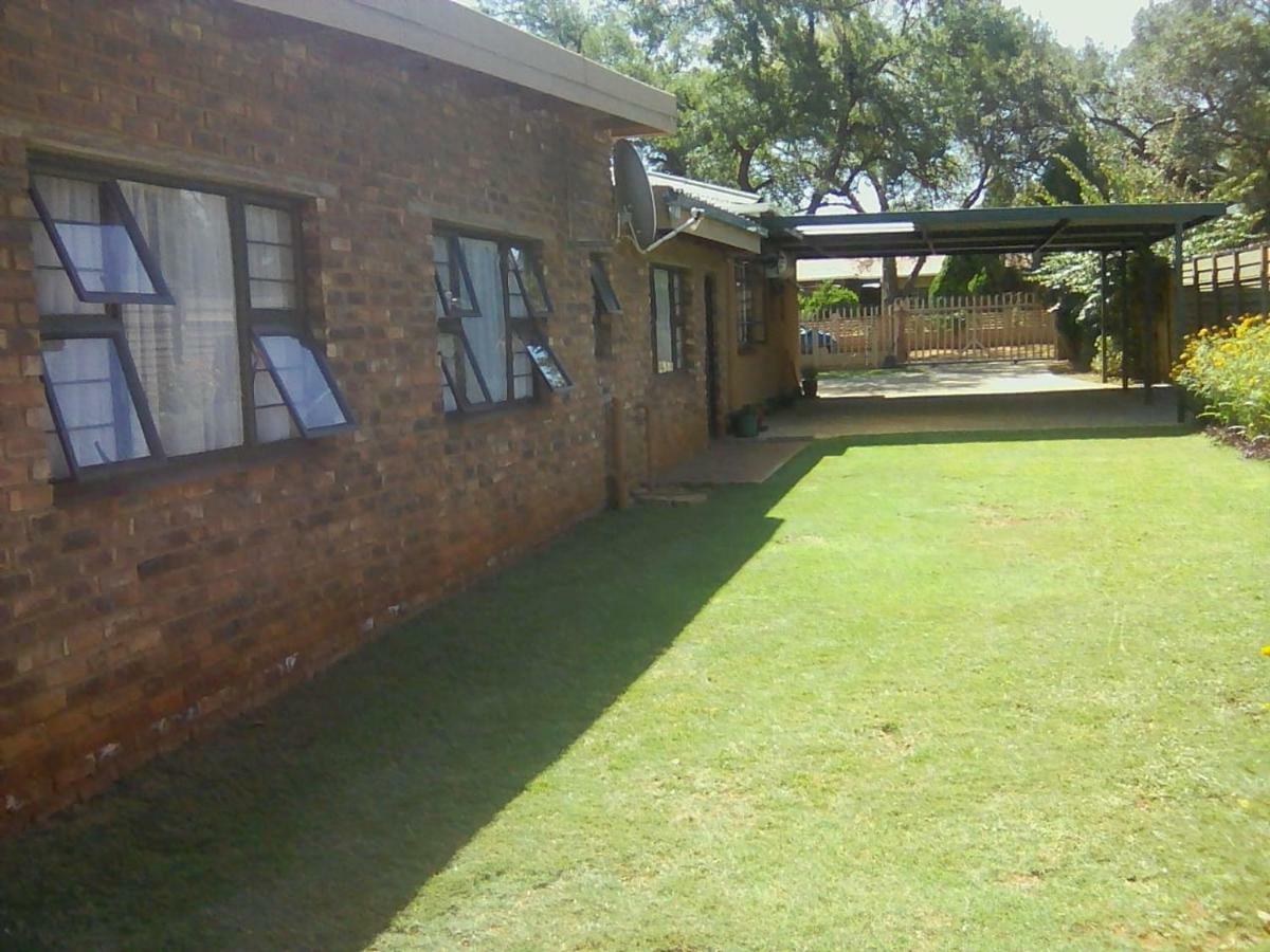 White Rose Guest House Vanderbijlpark Extérieur photo